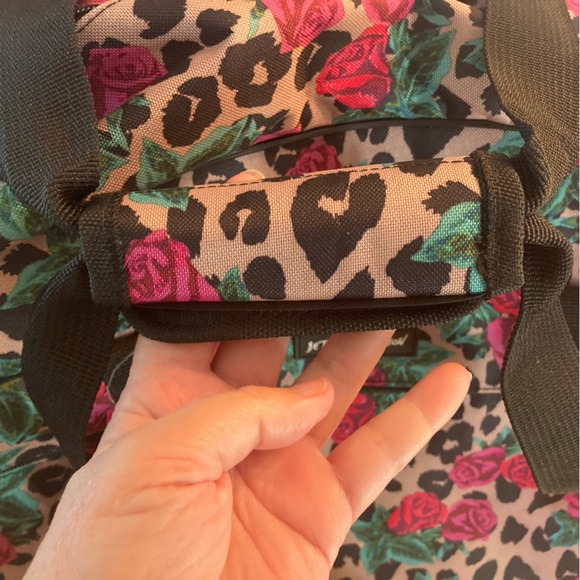 NEW Betsey Johnson Leopard Rose Wheeled Duffel Bag Suitcase Strap 22 x 9 x 13" - Picture 10 of 14